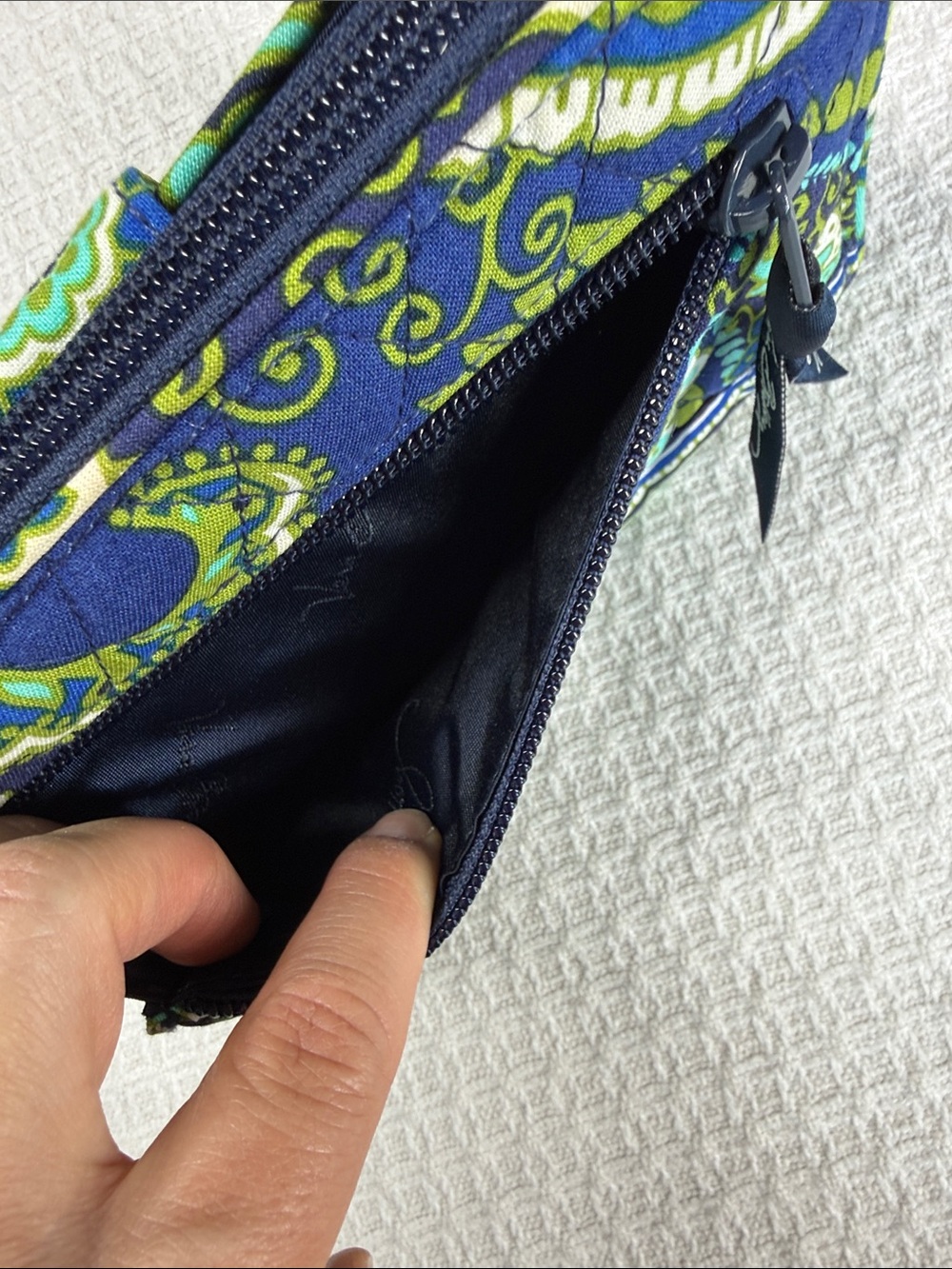 Vera Bradley turn lock wallet in Rhythm & Blues pattern - Picture 5 of 8